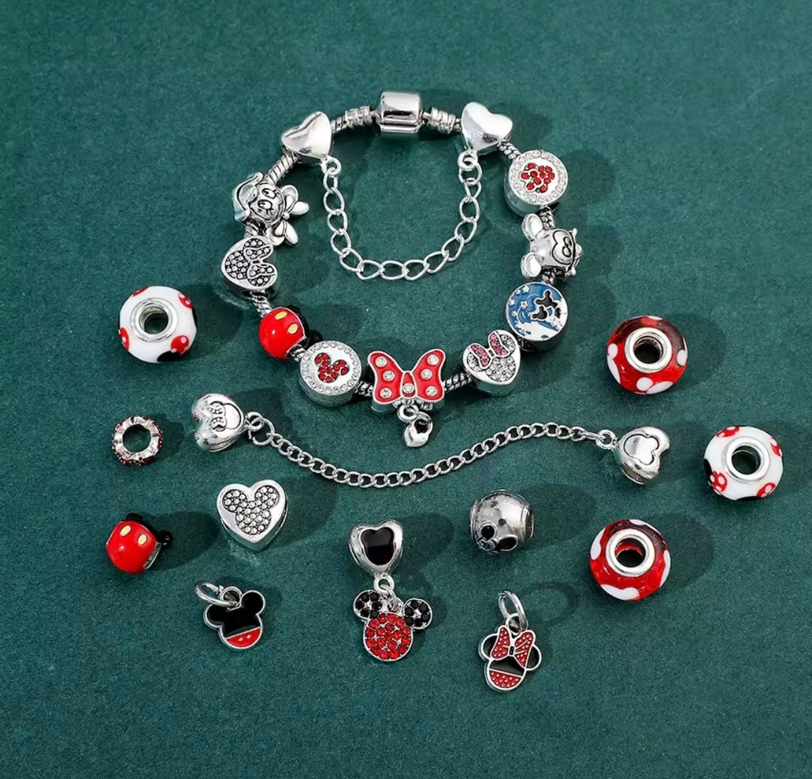 Calendario de adviento DISNEY - CHARMS Y PULSERA estilo pandora